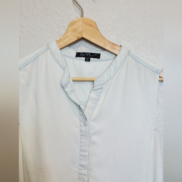 💚5/$25 Velvet Heart Lightwash White Blue Chambray Denim Sleeveless Top Medium - Picture 3 of 7